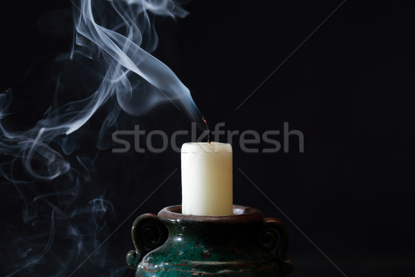 Imagine de stoc: Una · lumânare · fum · întuneric · incendiu · abstract