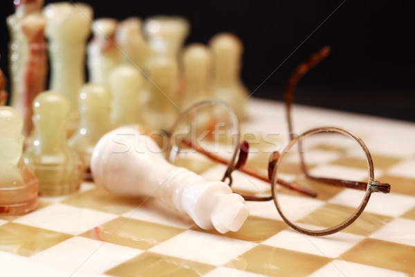 [[stock_photo]]: Pièces · d'échecs · bord · sombre · sport