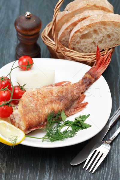 Meer Bass mediterrane Küche Platte Fisch Stock foto © cosma