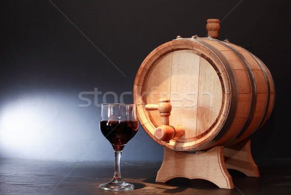 Eiche Barrel Wein nice Weinglas Rotwein Stock foto © cosma