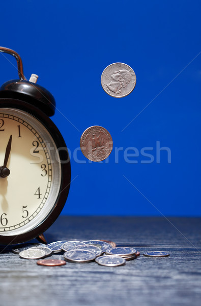 Tempo é dinheiro voador moedas despertador escuro negócio Foto stock © cosma