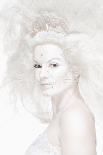 Kobieta biały peruka stwarzające śniegu królowej Zdjęcia stock © courtyardpix