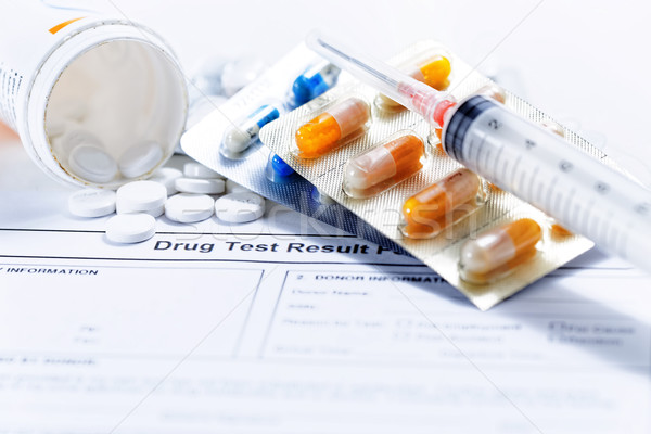 Drogue test rapport seringue verre pilules [[stock_photo]] © cozyta
