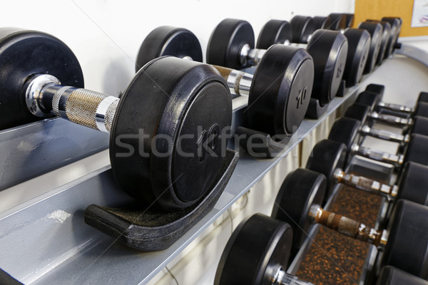 Sportok súlyzók modern klub súlyzós edzés felszerlés Stock fotó © cozyta