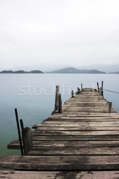 Peer schauen Boot Wasser Landschaft Stock foto © cozyta