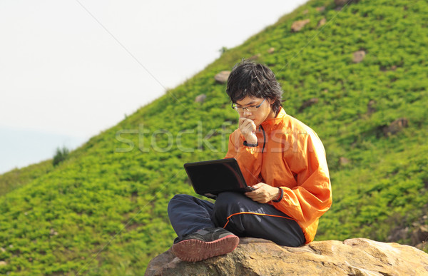 Férfi notebook nap üzlet számítógép diák Stock fotó © cozyta