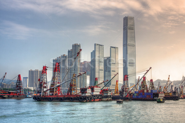 Hong Kong puerto portacontenedores cielo oficina agua Foto stock © cozyta