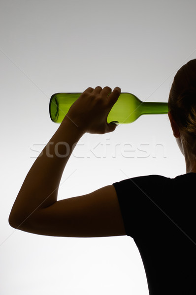 Foto stock: Silhueta · garrafa · ver · garrafa · de · vinho · mão · verde