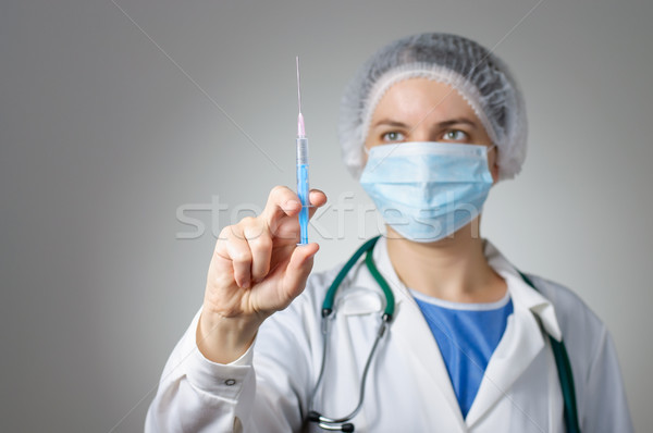 Vrouwelijke arts spuit gezicht masker geneeskunde Stockfoto © CsDeli
