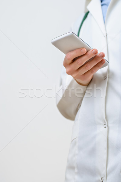 Femminile medico smartphone medici ufficio Foto d'archivio © CsDeli