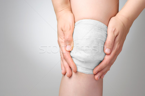 Ranny kolano bandaż bolesny biały młodych Zdjęcia stock © CsDeli