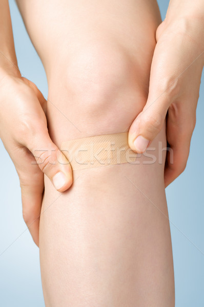 Gips weiblichen Bein Frau Klebstoff Verband Stock foto © CsDeli
