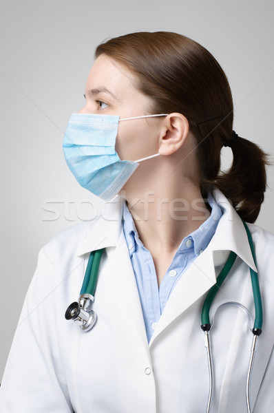 Arzt tragen medizinischen Maske Seitenansicht weiblichen Stock foto © CsDeli