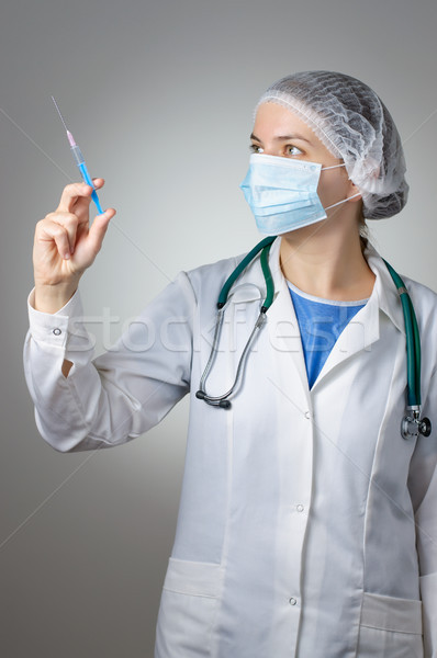 Foto stock: Feminino · médico · seringa · cara · máscara · medicina