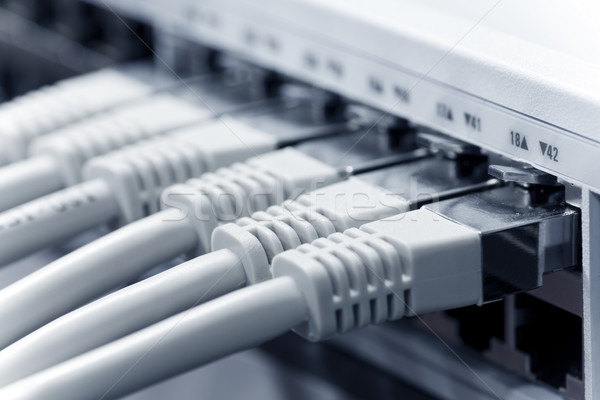 Lan cabluri comuta reţea afaceri lumina Imagine de stoc © ctacik