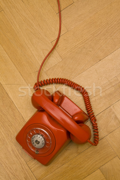 Vermelho telefone velho piso telefone Foto stock © ctacik