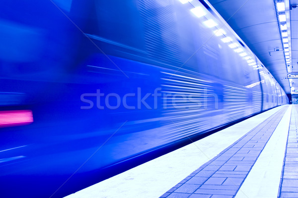 Metra szybko pociągu działalności podróży Zdjęcia stock © ctacik