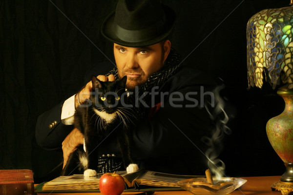 商業照片: 男子 · 貓 · 險惡 · 坐在 · 表 · 黑貓