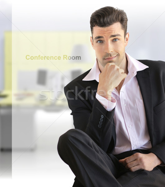 Biznesmen posiedzenia młodych przystojny działalności twarz Zdjęcia stock © curaphotography