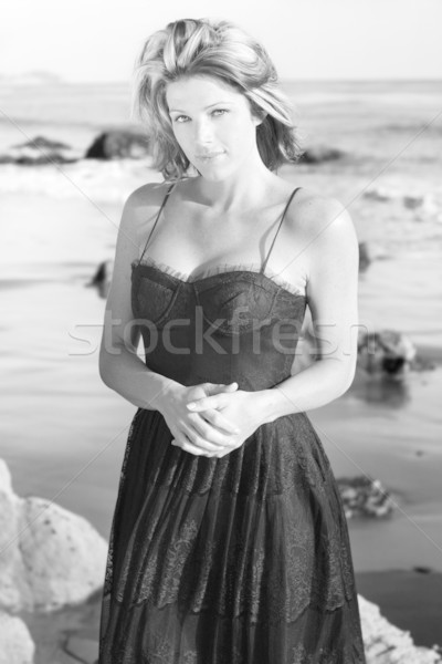 Mujer vestido negro blanco negro retrato elegante Foto stock © curaphotography