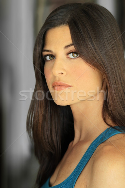 Młoda kobieta naturalnych portret młodych poważny kobieta Zdjęcia stock © curaphotography