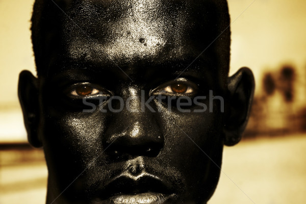 關閉 非洲的 男子 濕 質地 面對 商業照片 © curaphotography