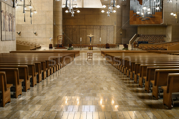Biserică interior orizontala shot modern Isus Imagine de stoc © curaphotography