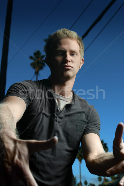 Jonge man gebaar jonge mannelijke blauwe hemel Stockfoto © curaphotography