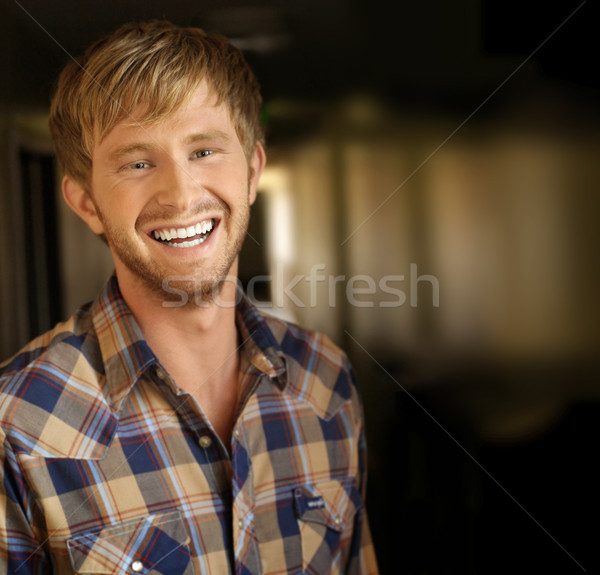 Sorridente homem jovem feliz retrato Foto stock © curaphotography