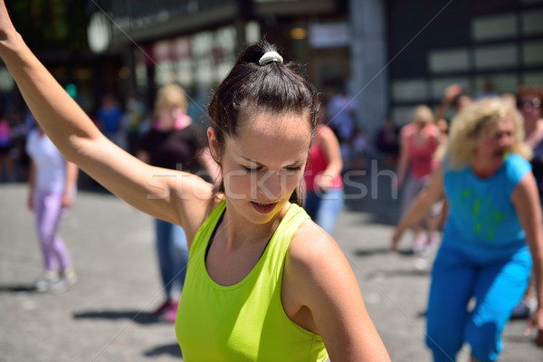 Rue femmes danse fitness vert [[stock_photo]] © cwzahner