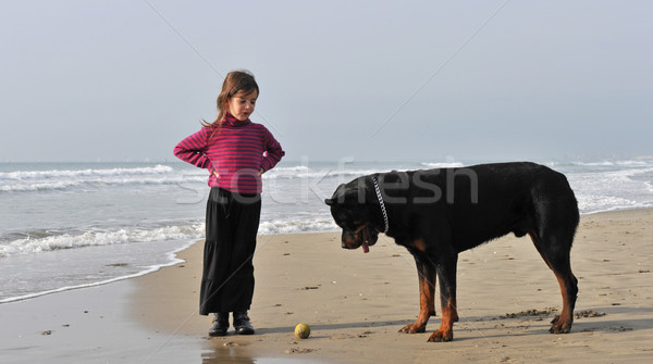 Stockfoto: Kind · hond · strand · meisje · spelen · rottweiler