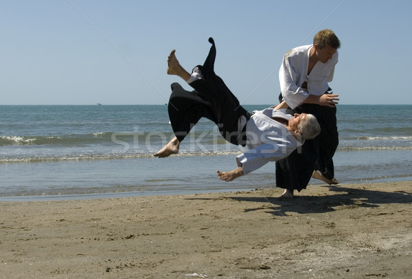 Aikido praia dois adultos treinamento homem Foto stock © cynoclub