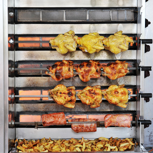 Gegrilltes Hähnchen Schweinefleisch ganze spucken Essen Stock foto © cynoclub