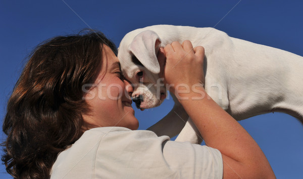 Jonge vrouw puppy beste vriend witte bokser Stockfoto © cynoclub