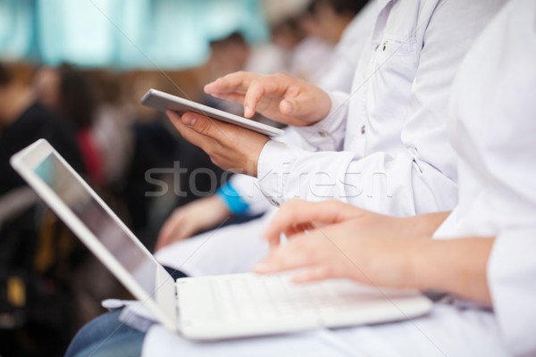 Orvosi diákok laptopok auditórium férfi női Stock fotó © d13