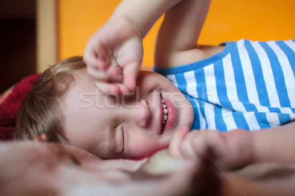 Zdjęcia stock: Mały · senny · chłopca · bed · uśmiech · dziecko