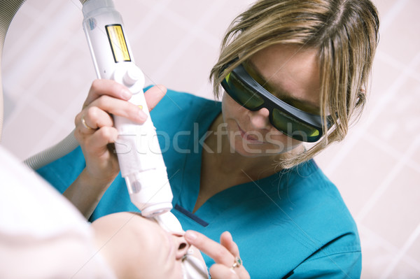 レーザー 皮膚治療 小さな 女性 看護 皮膚 ストックフォト © d13