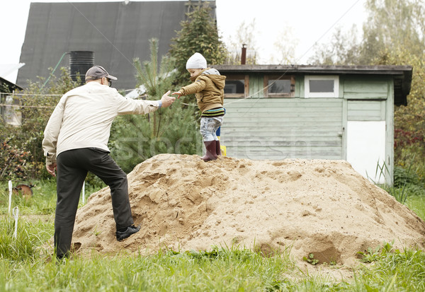 [[stock_photo]]: Grandpa · petit-fils · sable · colline · main