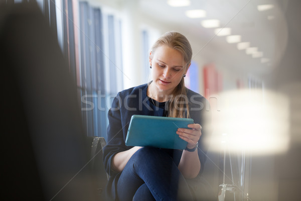 若い女性 待合室 駅 空港 コンピュータ ストックフォト © d13
