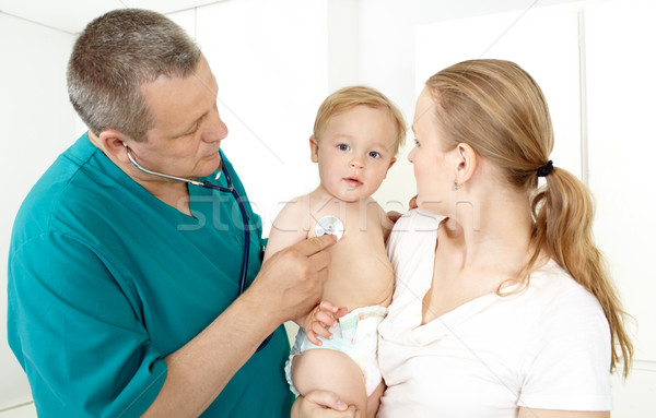 Orvos gyermek anya középső kopott zöld Stock fotó © d13