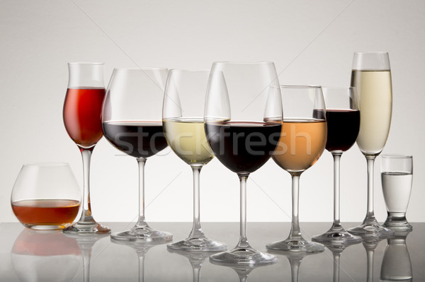 Colectie vin trandafir bea şampanie sticlă de vin Imagine de stoc © danienel