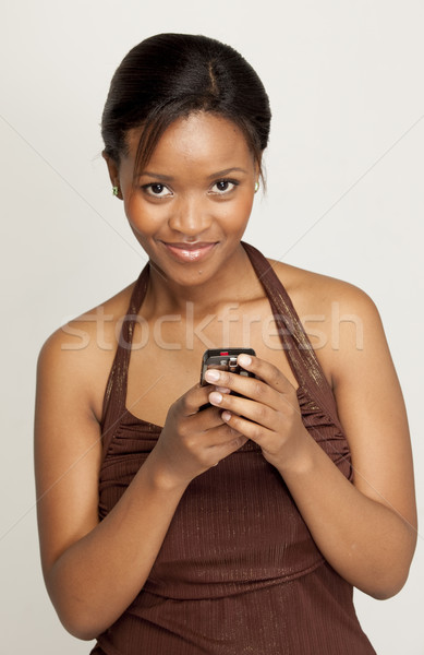 Hermosa jóvenes sudáfrica escribiendo sms Foto stock © danienel