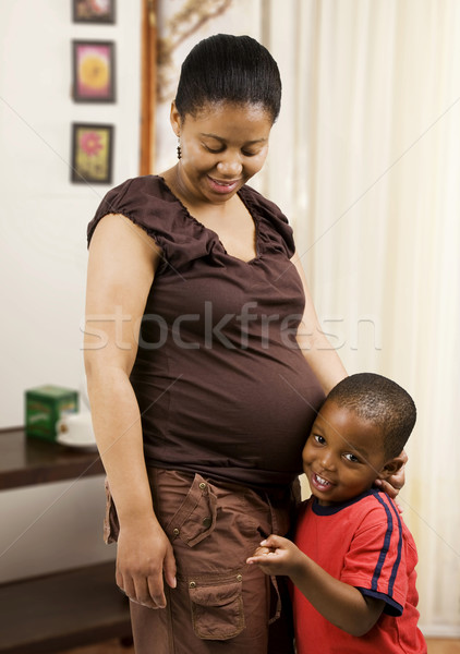 Zwangere moeder kind zoon oor Stockfoto © danienel