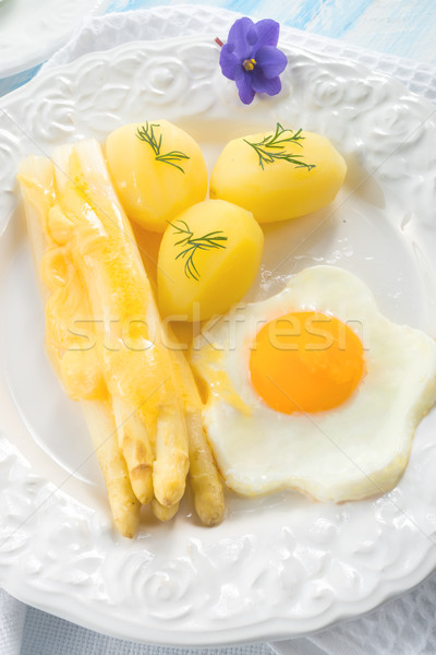 Foto stock: Espargos · primavera · madeira · tabela · salada · alimentação