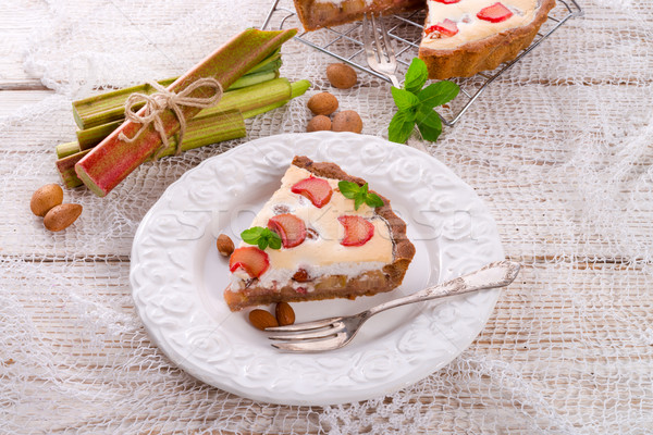 Rhabarber Kuchen Mandeln Obst Kuchen Tabelle Stock foto © Dar1930