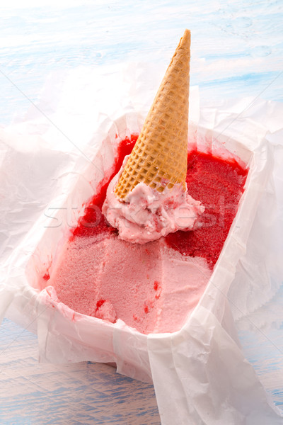 Maison fraise glace lait balle rouge Photo stock © Dar1930