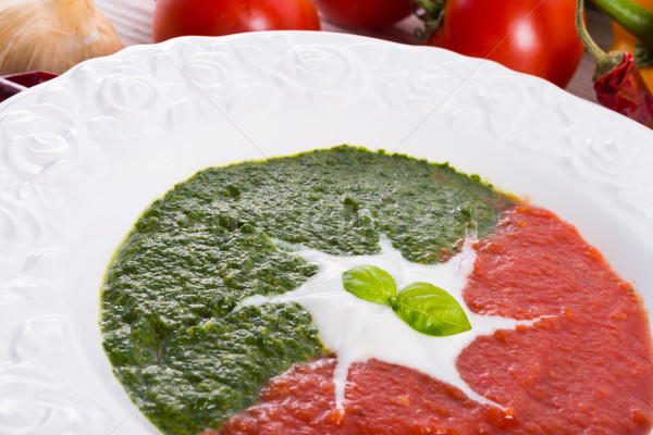 Smântână supă verde legume tomate alb Imagine de stoc © Dar1930