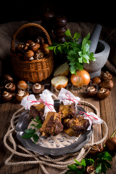 Foto stock: A · la · parrilla · setas · salsa · alimentos · placa · barbacoa