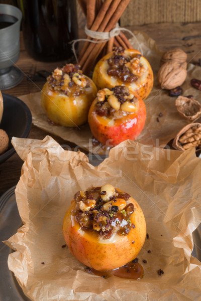 Apfel mit Nuss Karamell Füllung Stock photo © Dar1930