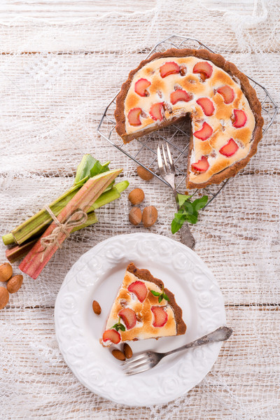 Rhabarber Kuchen Mandeln Obst Kuchen Tabelle Stock foto © Dar1930